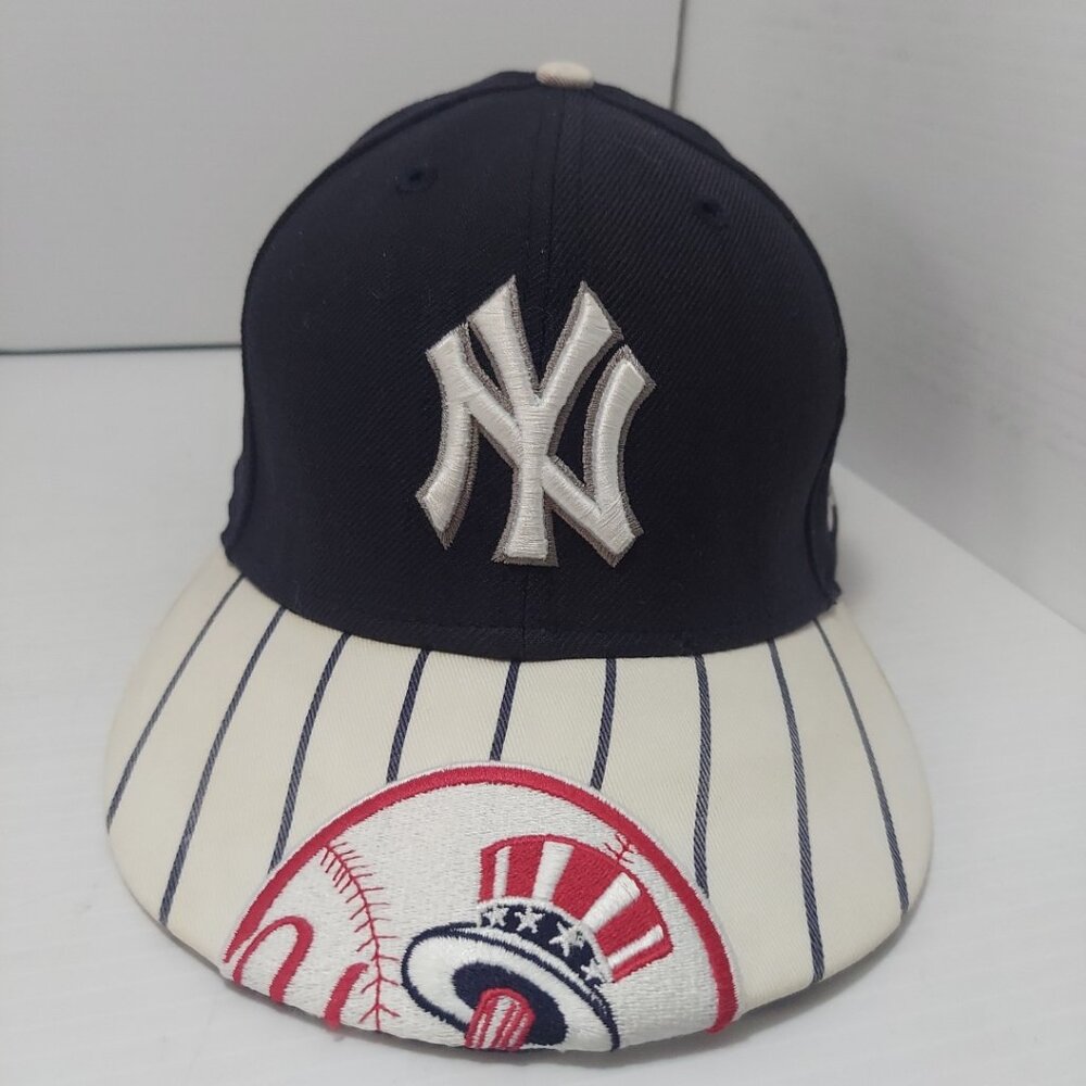 New York Yankees Hat Cap New Era 59fifty fitted size 7 1/4 Pinstriped blue